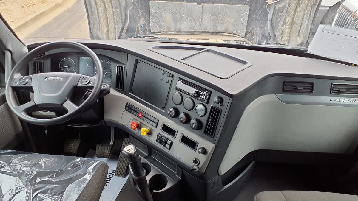 2021 Freightliner Cascadia in Bolingbrook, IL — photo 7
