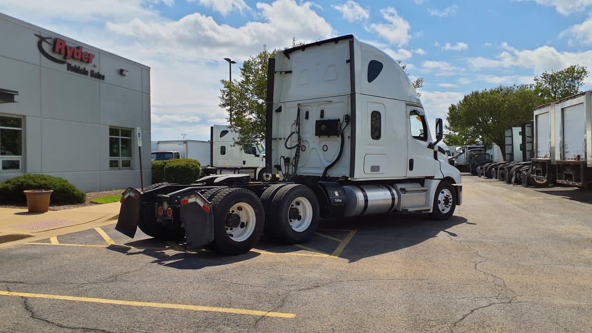 2020 Freightliner Cascadia in Bolingbrook, IL — photo 4