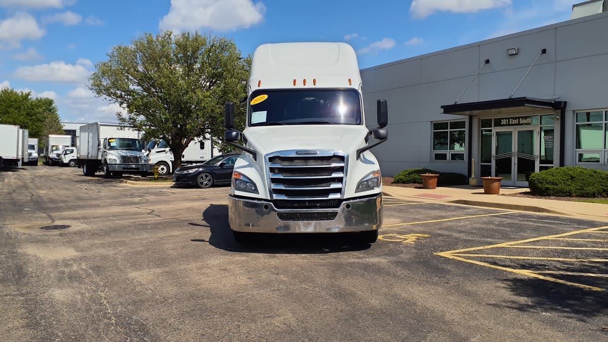 2020 Freightliner Cascadia in Bolingbrook, IL — photo 2