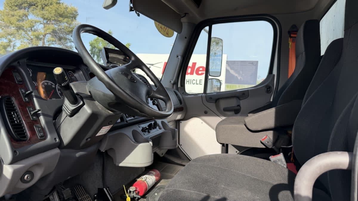 2021 Freightliner M2 106 in Phoenix, AZ — photo 7