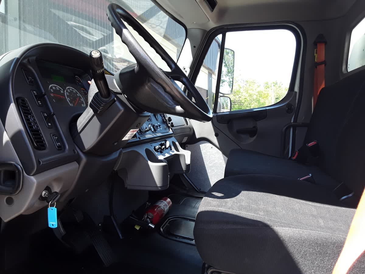 2020 Freightliner M2 106 in Kansas City, MO — photo 7