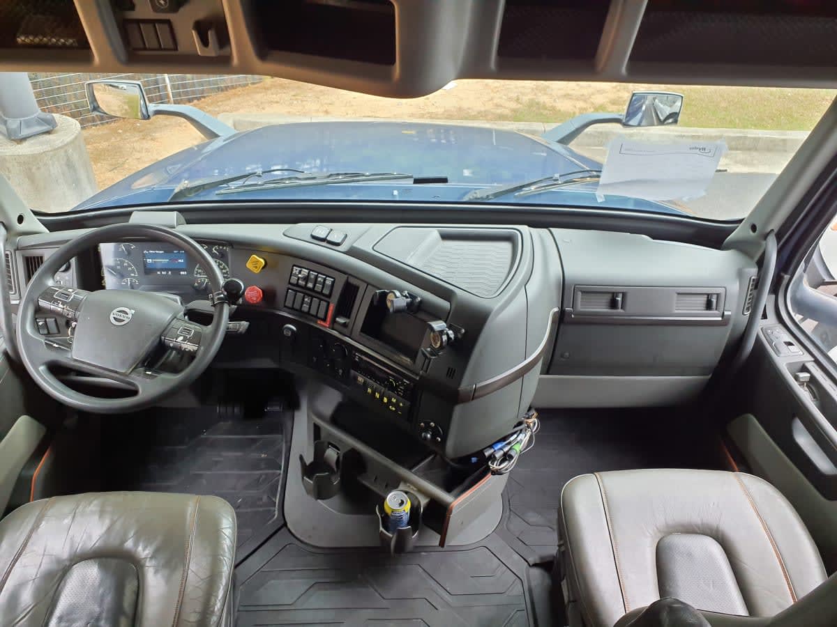 2020 Volvo VNL 860 in Atlanta, GA — photo 7