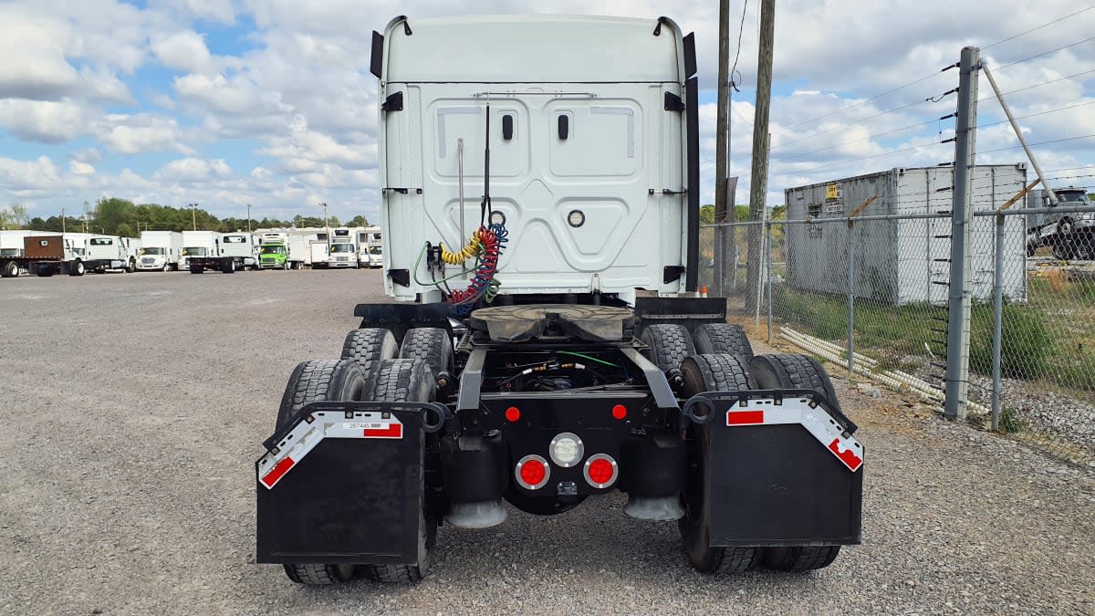 2020 Freightliner Cascadia in Birmingham, AL — photo 5