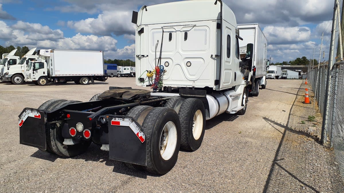 2020 Freightliner Cascadia in Birmingham, AL — photo 4
