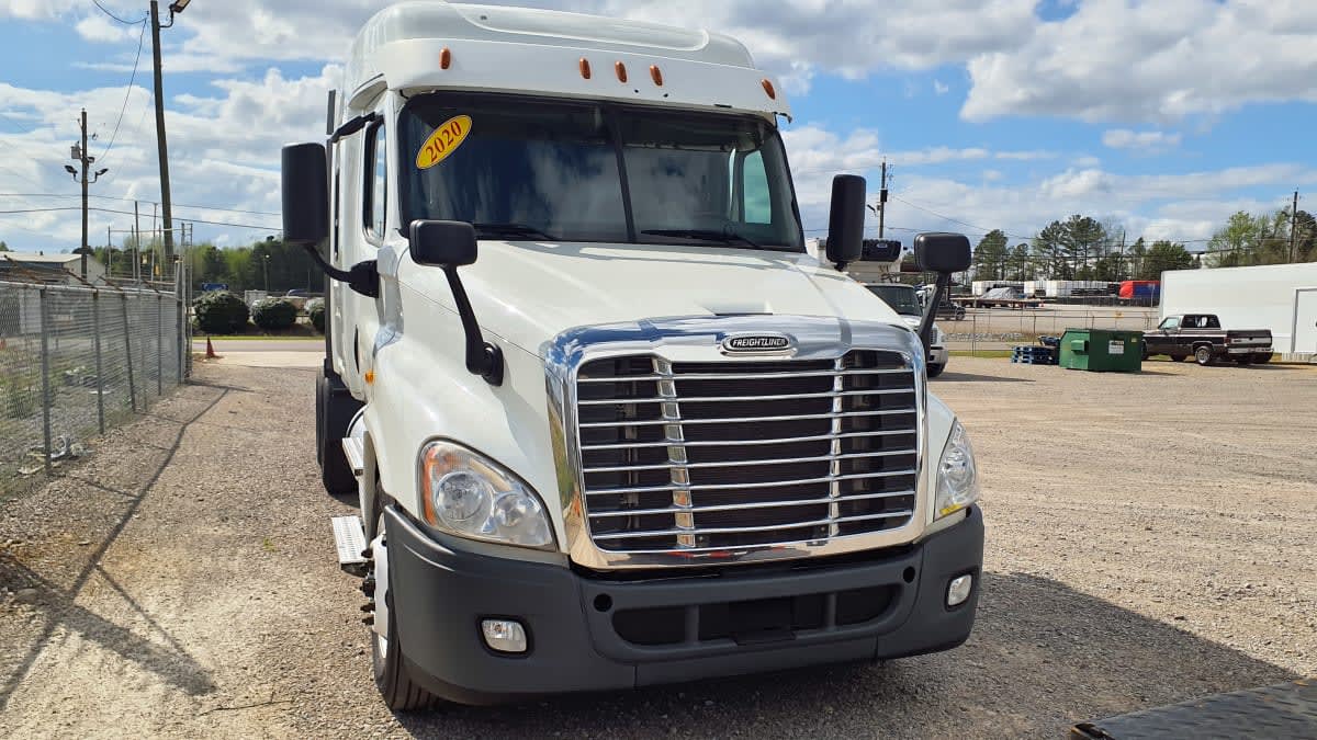 2020 Freightliner Cascadia in Birmingham, AL — photo 2