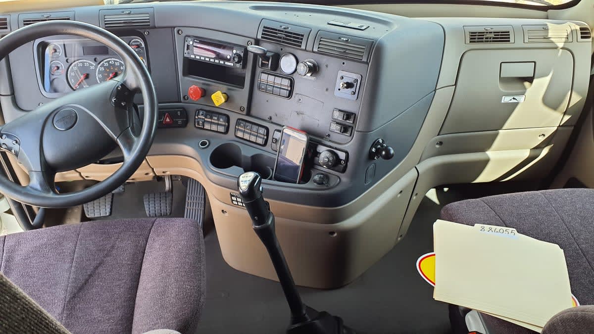 2020 Freightliner Cascadia in Birmingham, AL — photo 7