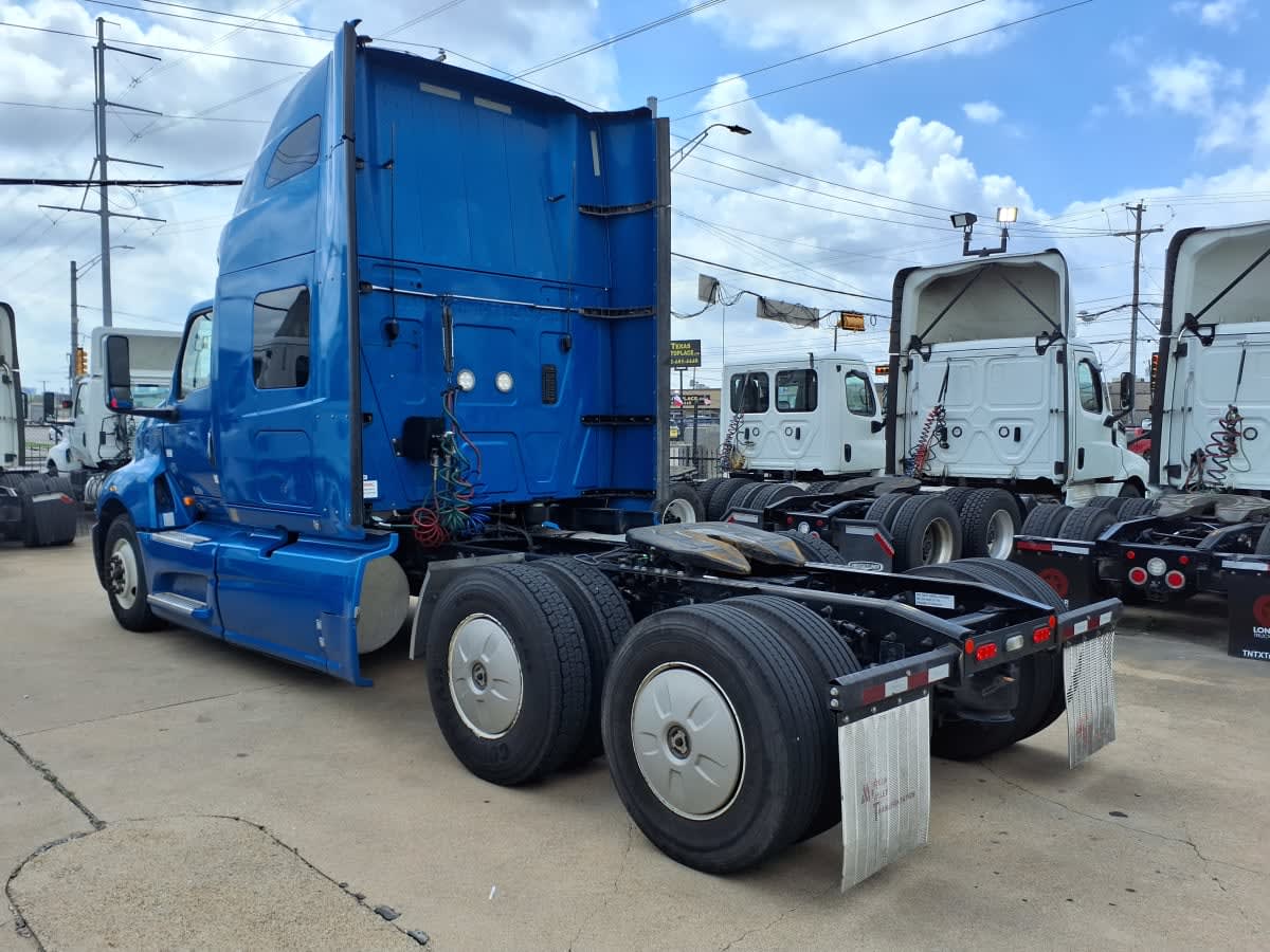 2021 International LT in Dallas, TX — photo 6
