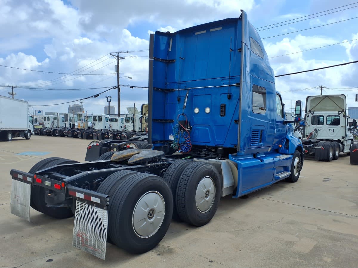 2021 International LT in Dallas, TX — photo 4