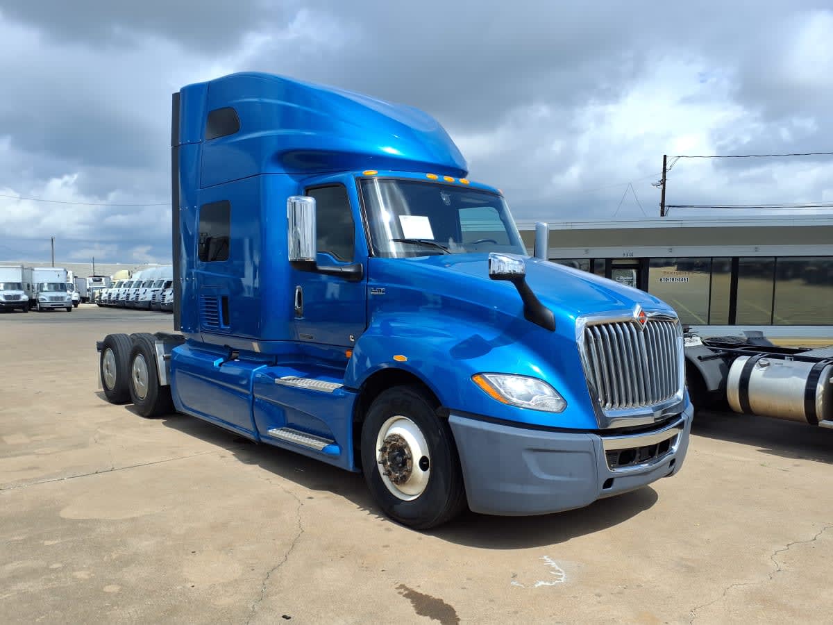 2021 International LT in Dallas, TX — photo 3