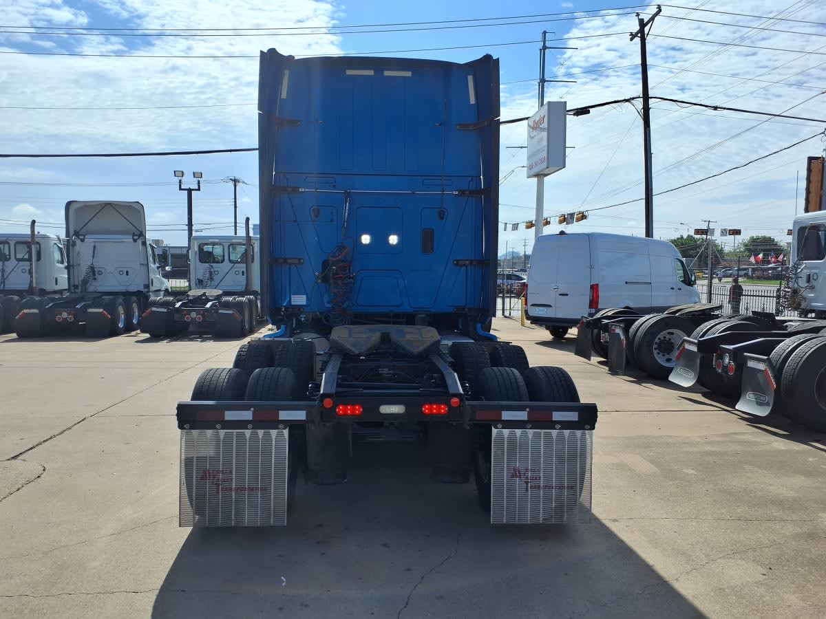 2021 International LT in Dallas, TX — photo 5