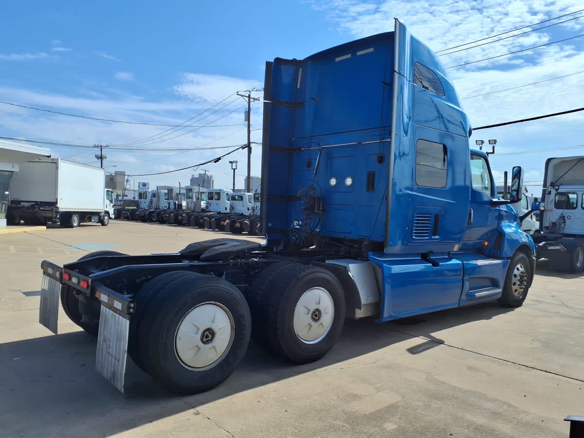 2021 International LT in Dallas, TX — photo 4