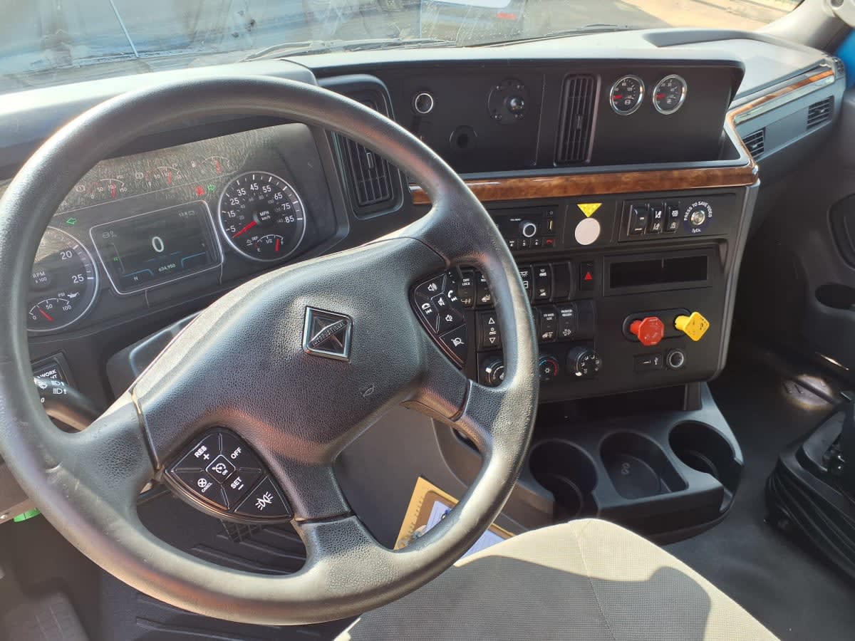2021 International LT in Dallas, TX — photo 7