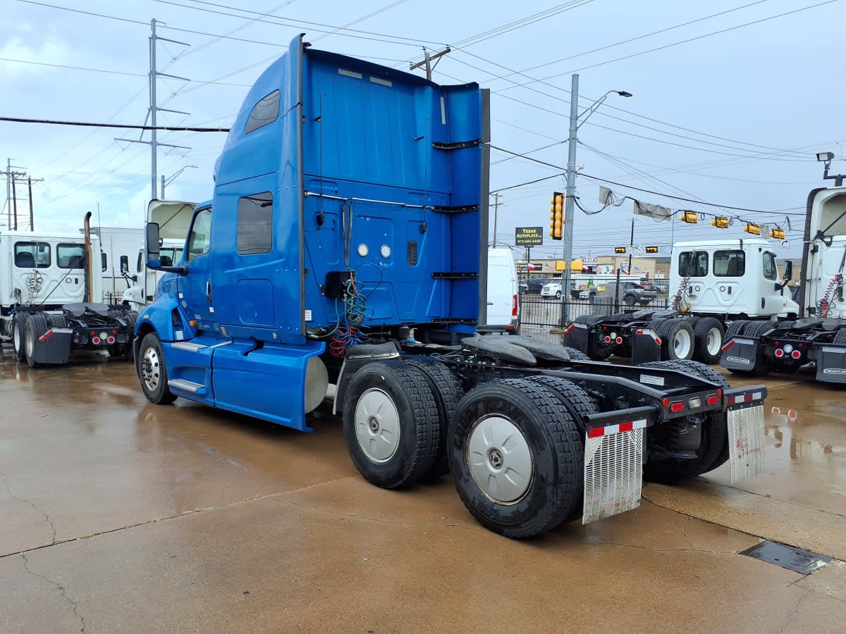 2021 International LT in Dallas, TX — photo 6