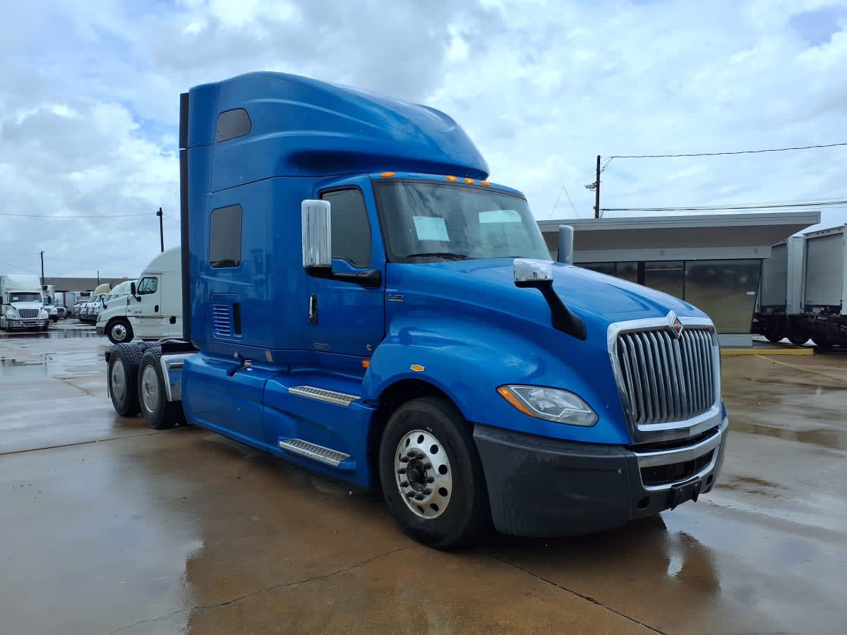 2021 International LT in Dallas, TX — photo 3
