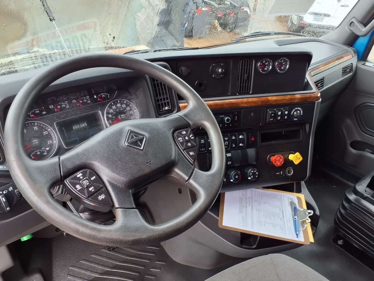 2021 International LT in Dallas, TX — photo 7