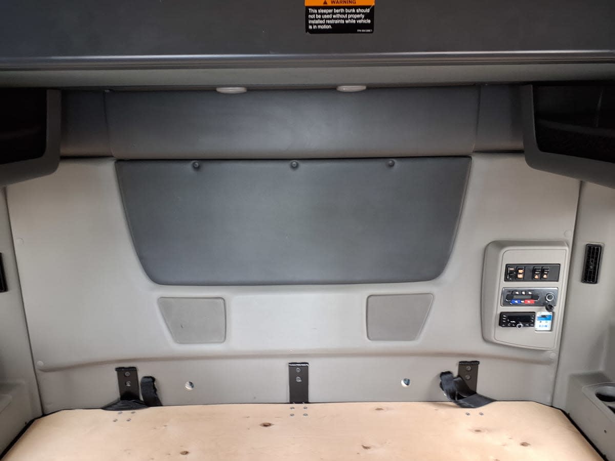 2021 International LT in Dallas, TX — photo 8