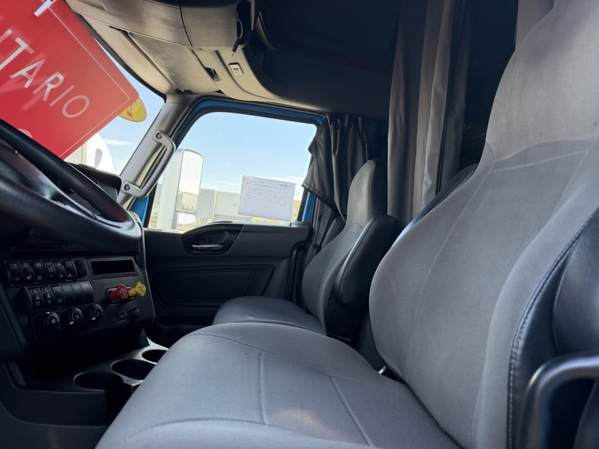 2021 International LT in Phoenix, AZ — photo 15