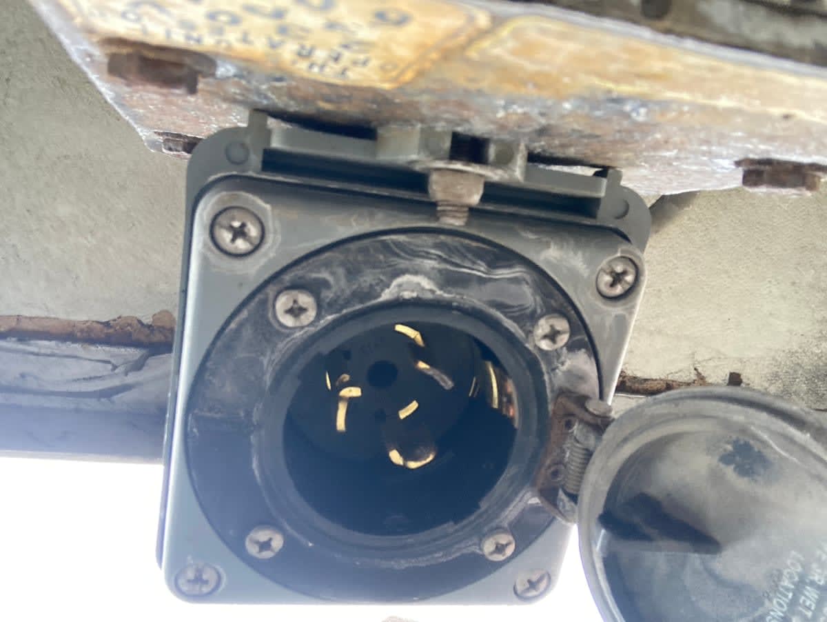 2020 Isuzu NRR in Springfield, MA — photo 8