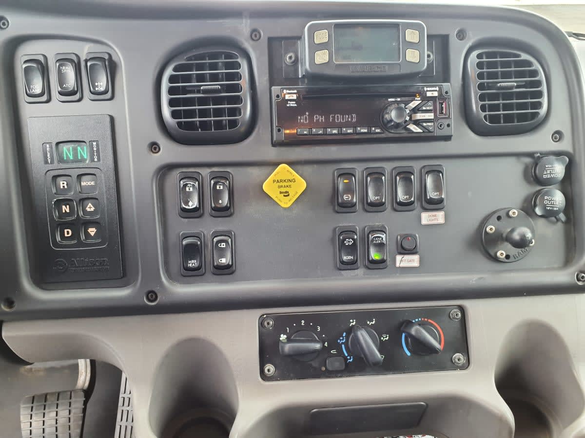 2020 Freightliner M2 106 in Oak Creek, WI — photo 11