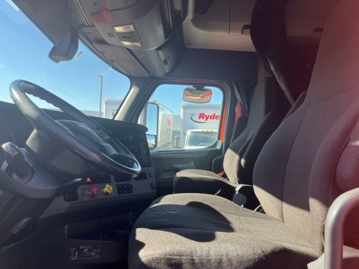 2020 Freightliner Cascadia in North Las Vegas, NV — photo 7