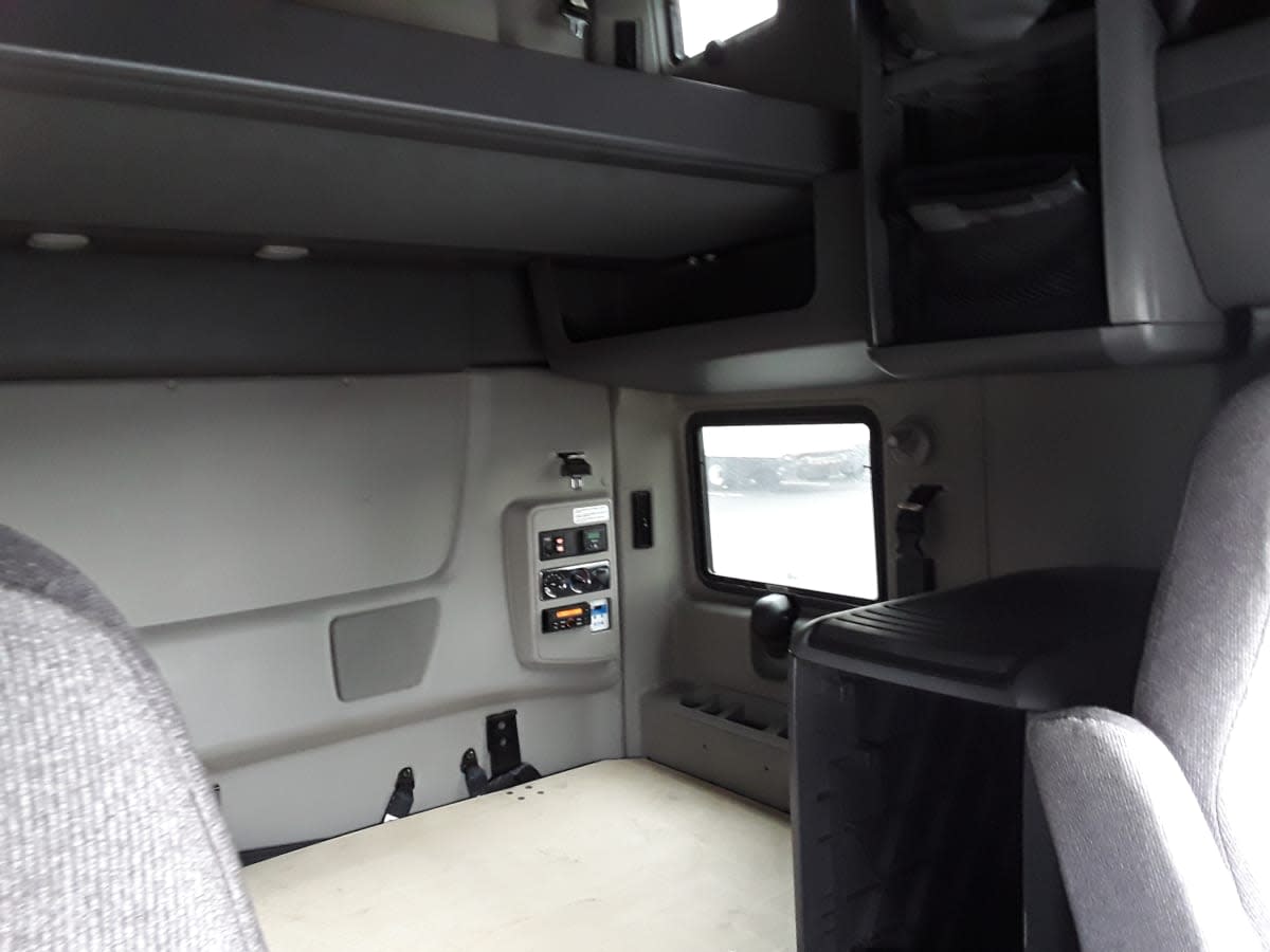 2020 International LT in Altoona, IA — photo 10