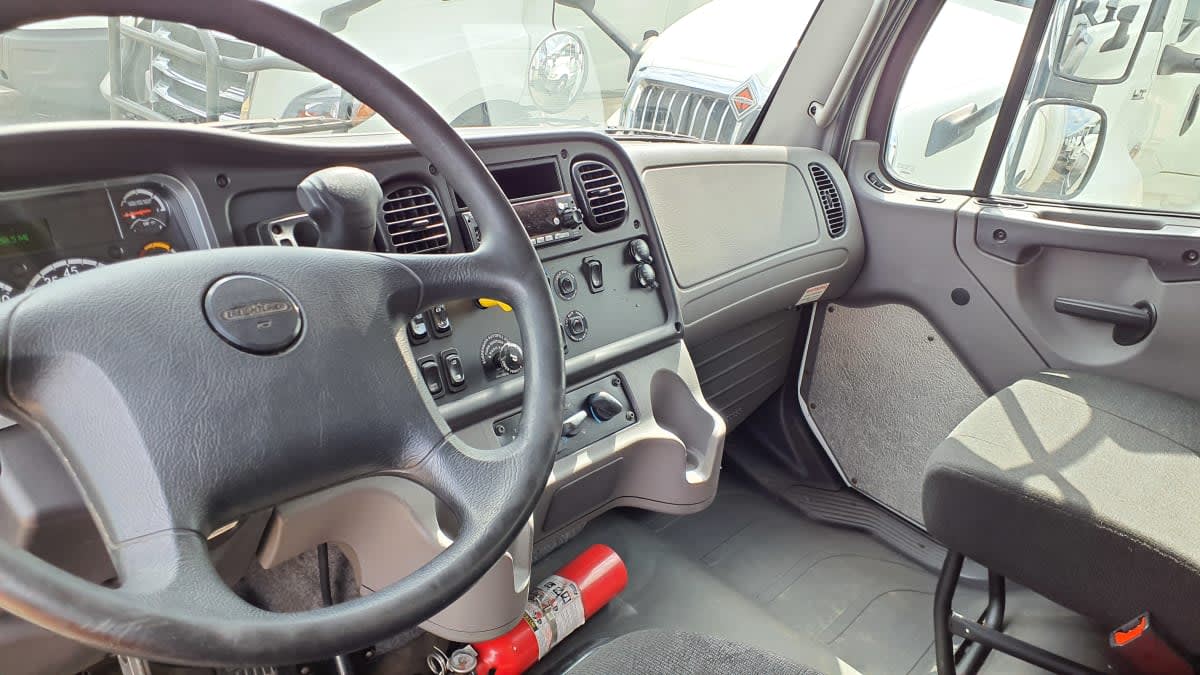 2020 Freightliner M2 106 in Bolingbrook, IL — photo 7
