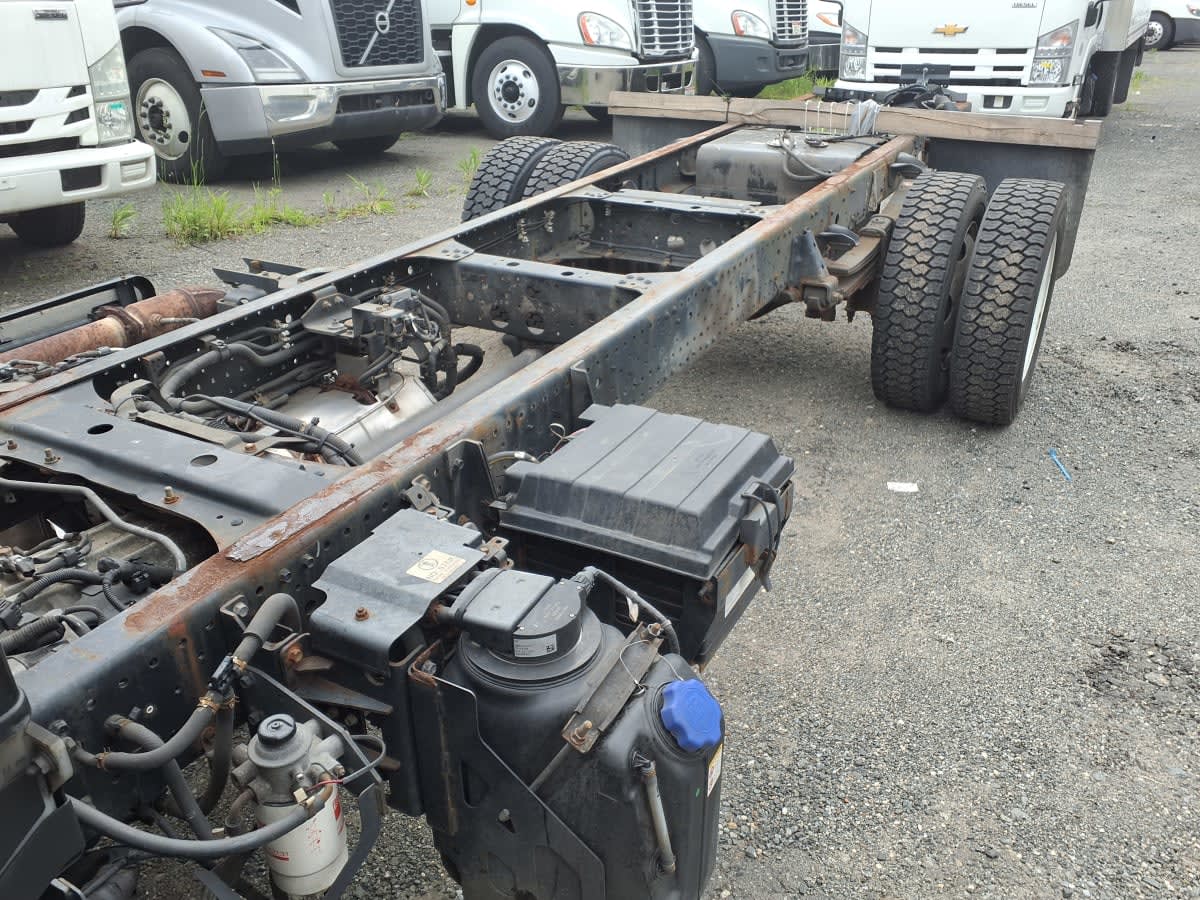 2020 Isuzu NRR in Newark, NJ — photo 5