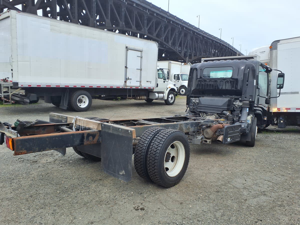 2020 Isuzu NRR in Newark, NJ — photo 6