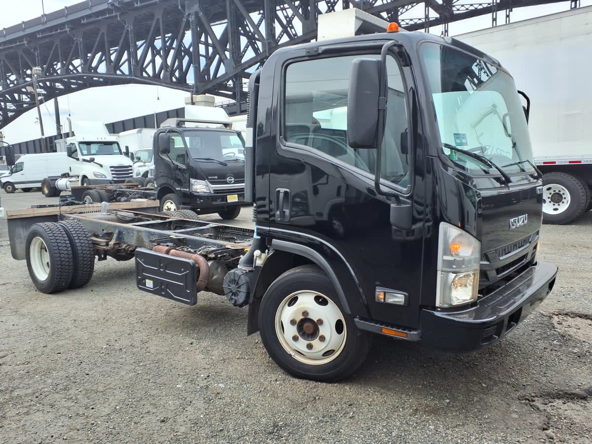 2020 Isuzu NRR in Newark, NJ — photo 3