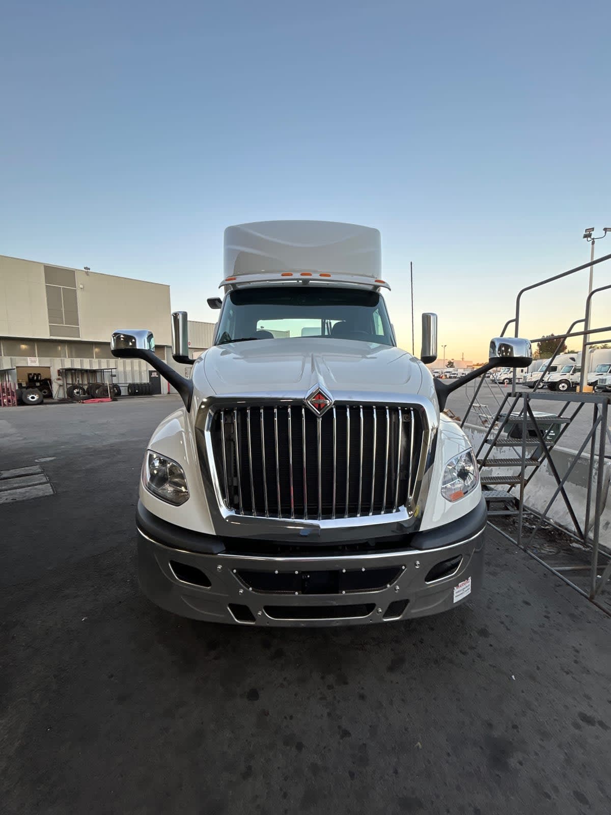 2020 International LT in Pomona, CA — photo 2