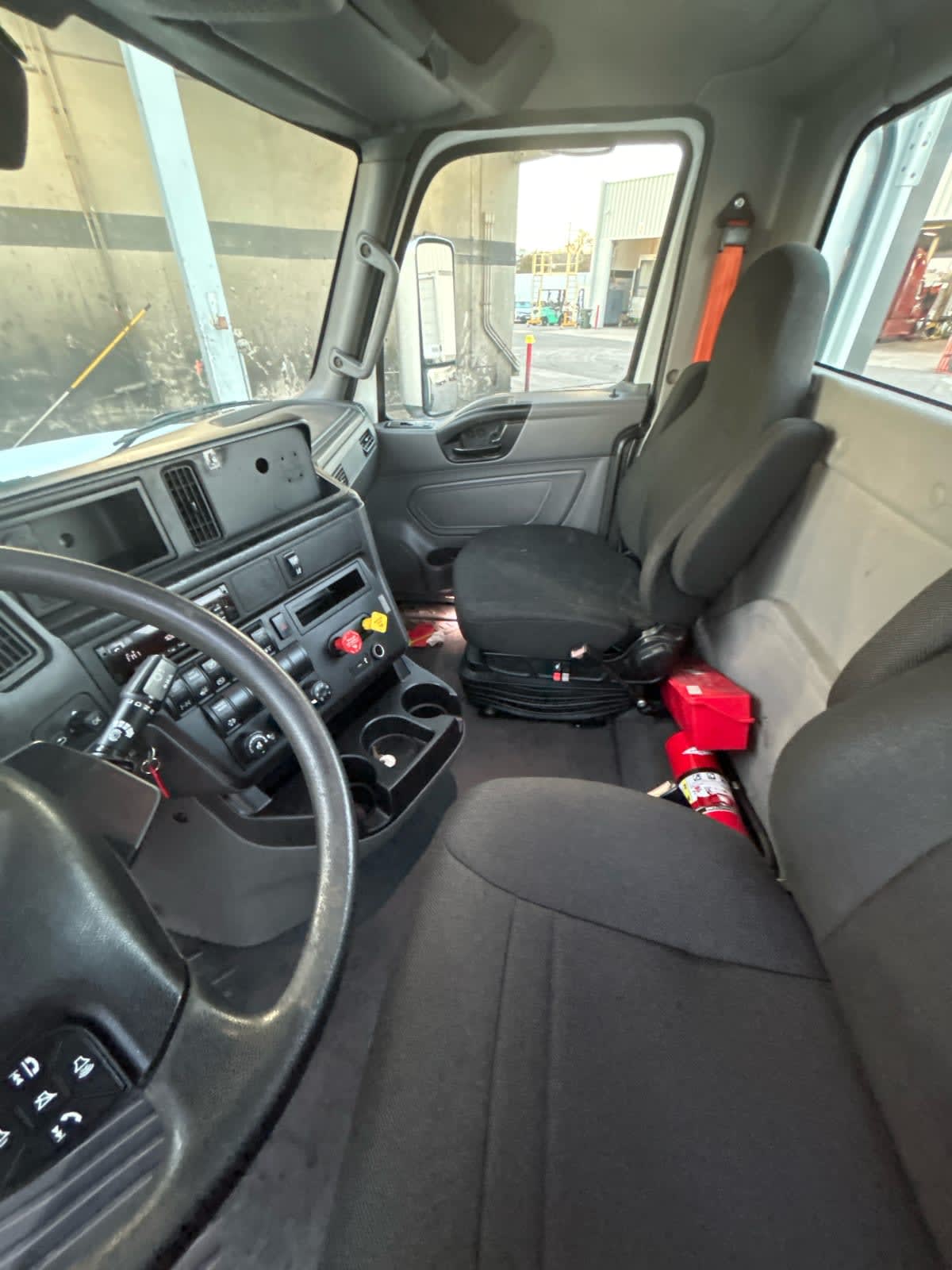 2020 International LT in Pomona, CA — photo 7