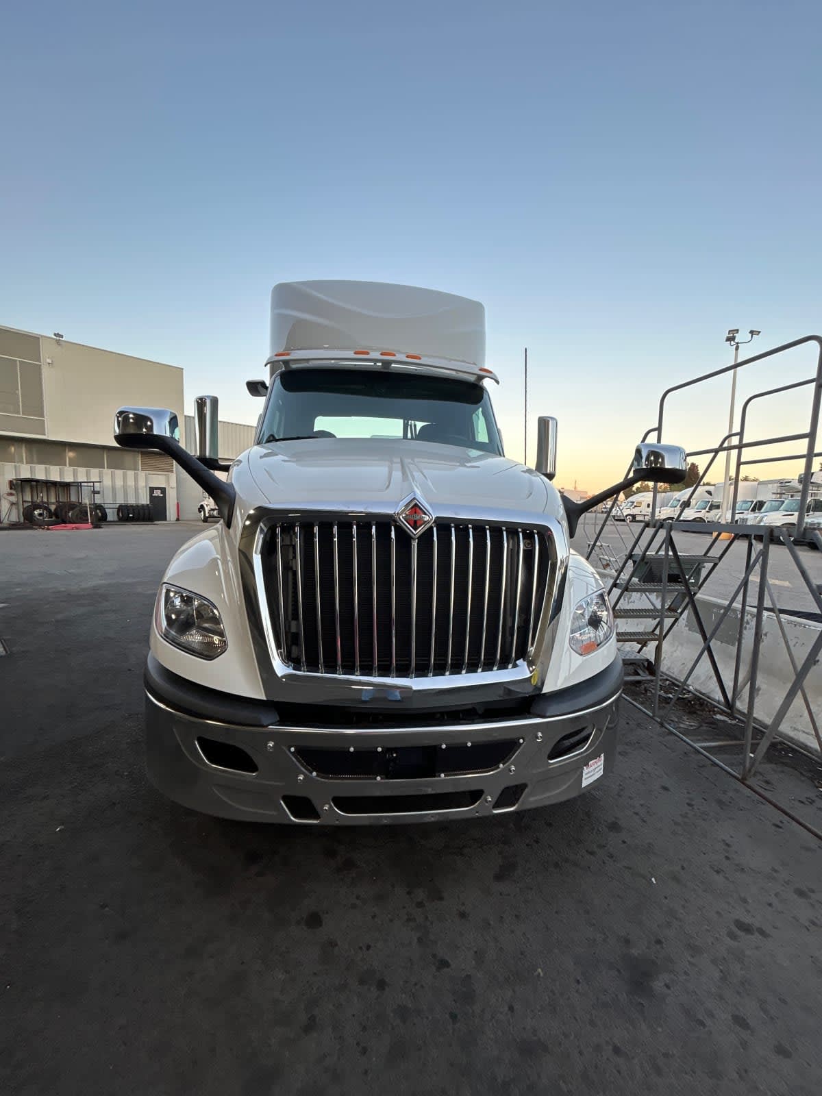 2020 International LT in Pomona, CA — photo 8