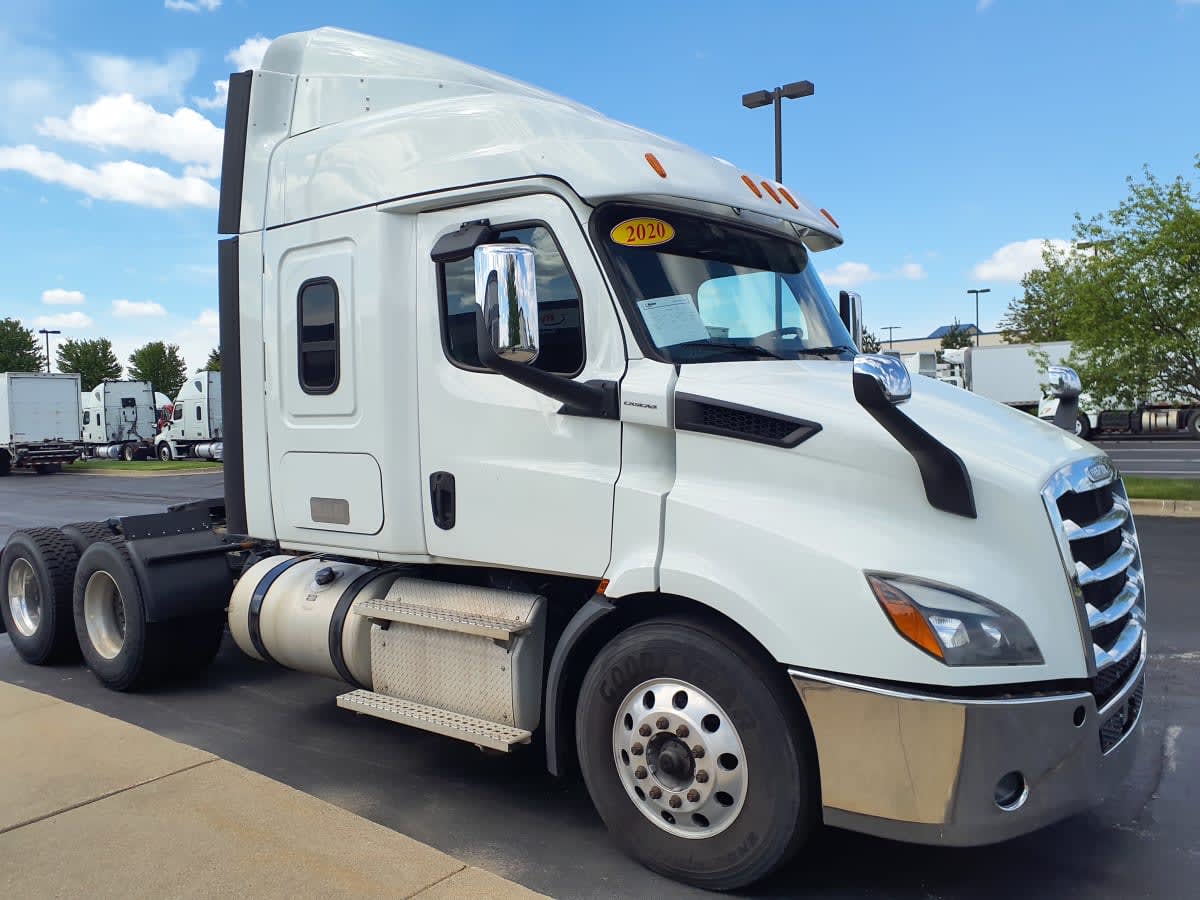 2020 Freightliner Cascadia in Altoona, IA — photo 3