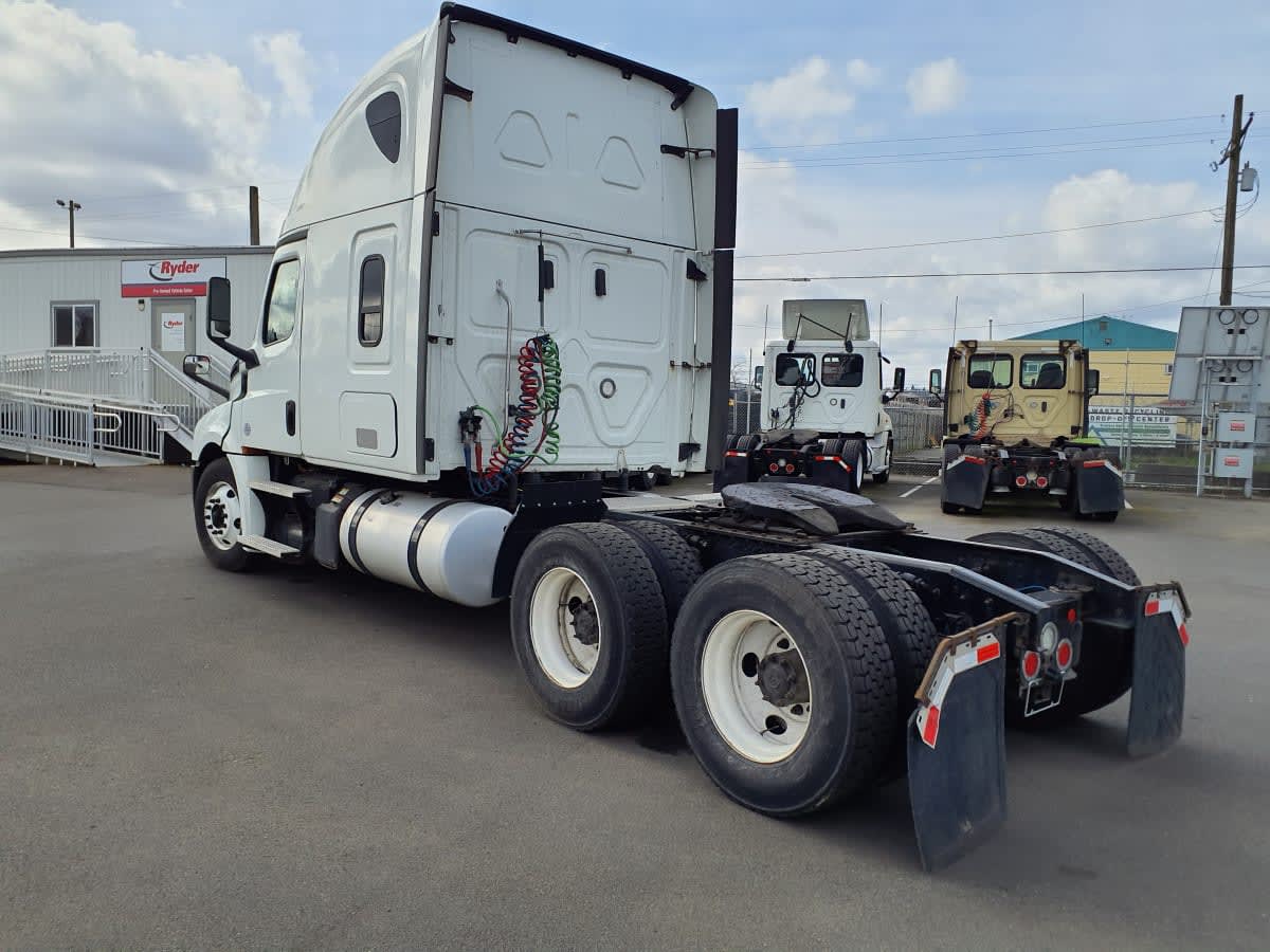 2020 Freightliner Cascadia in Tacoma, WA — photo 6