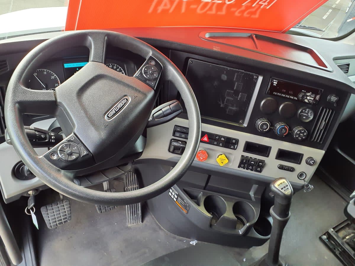 2020 Freightliner Cascadia in Tacoma, WA — photo 7