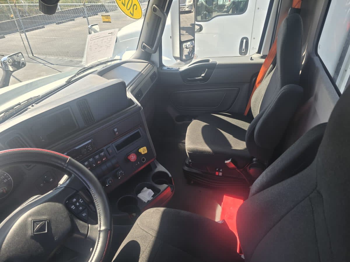 2020 International LT in Tampa, FL — photo 7