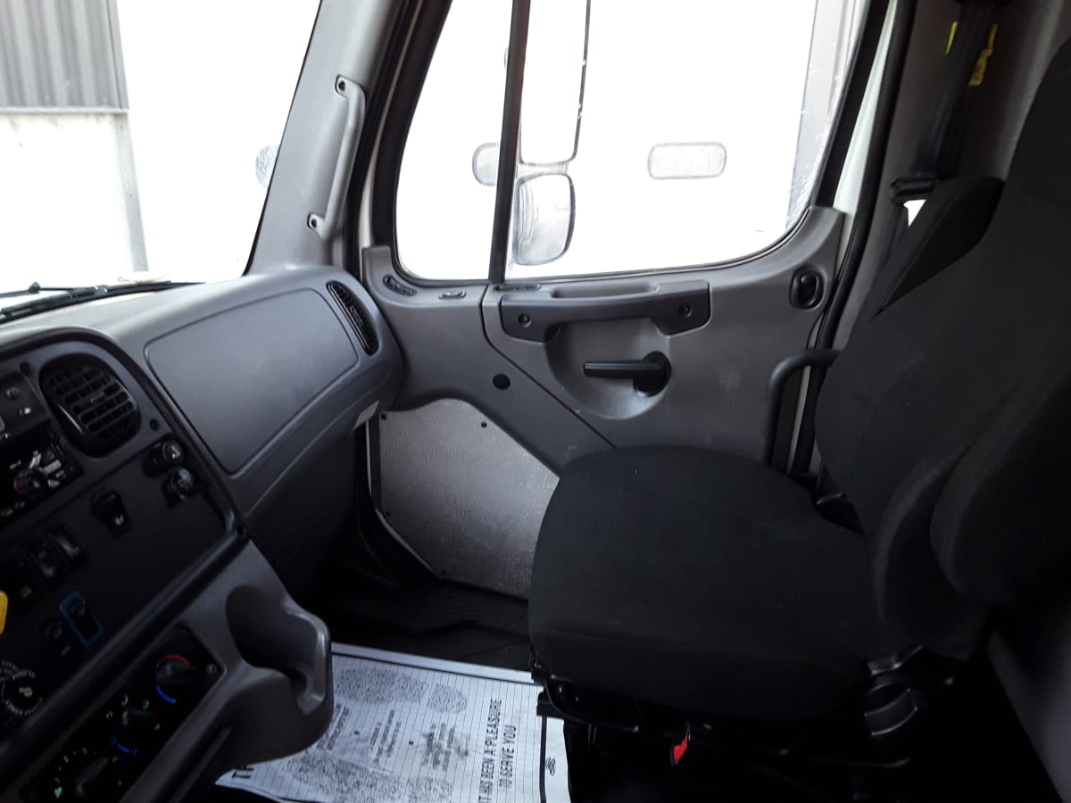 2020 Freightliner M2 106 in Kansas City, MO — photo 10