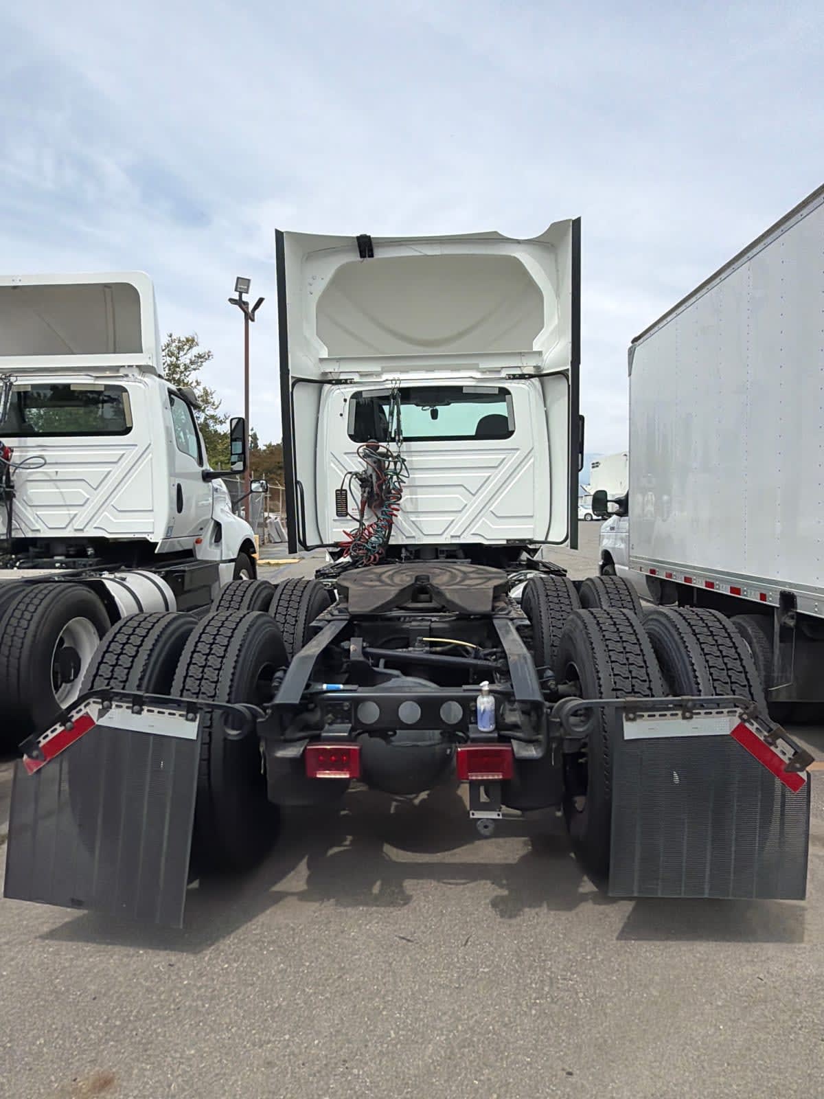 2020 International LT in Pomona, CA — photo 5