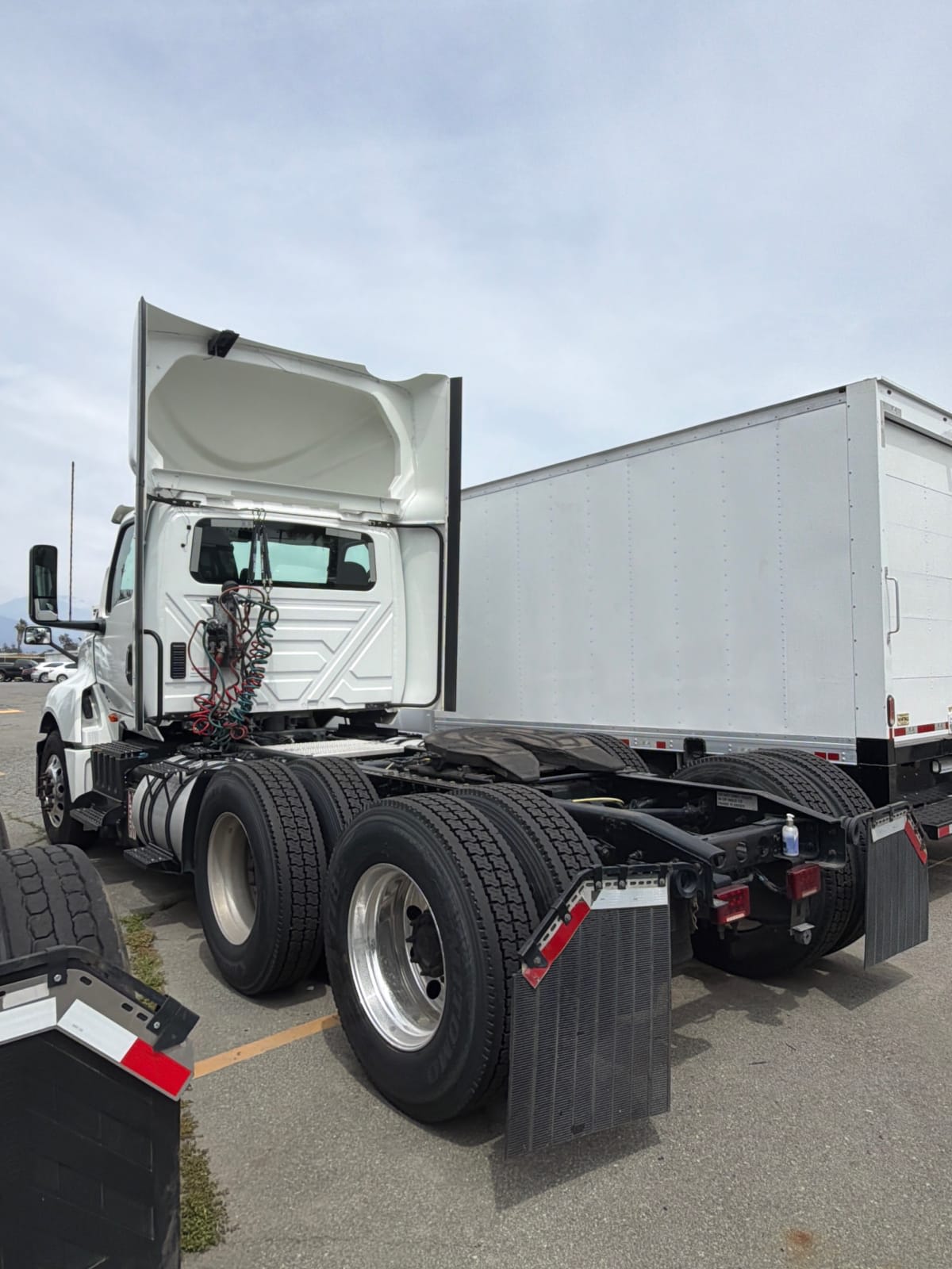 2020 International LT in Pomona, CA — photo 6