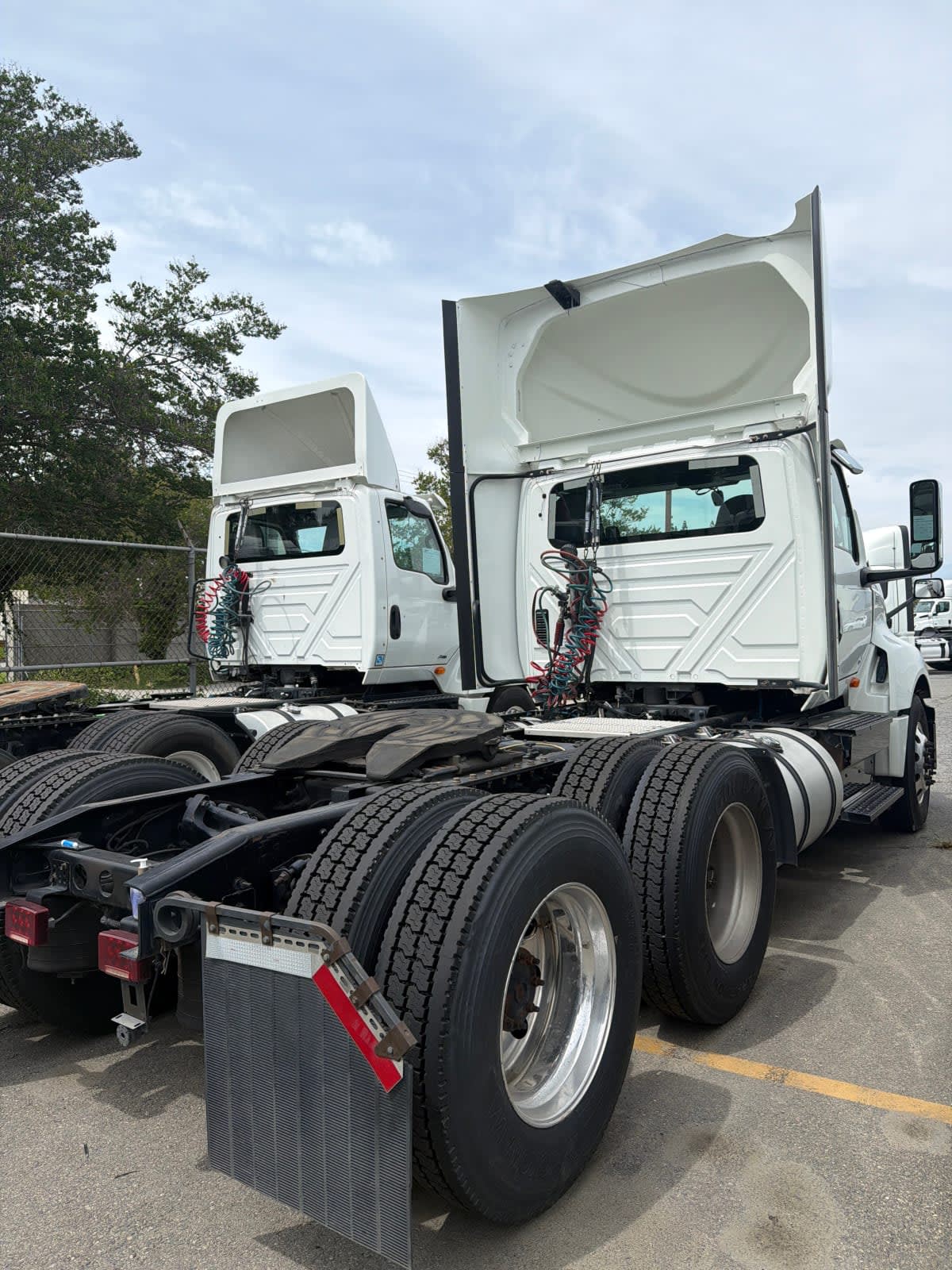 2020 International LT in Pomona, CA — photo 4