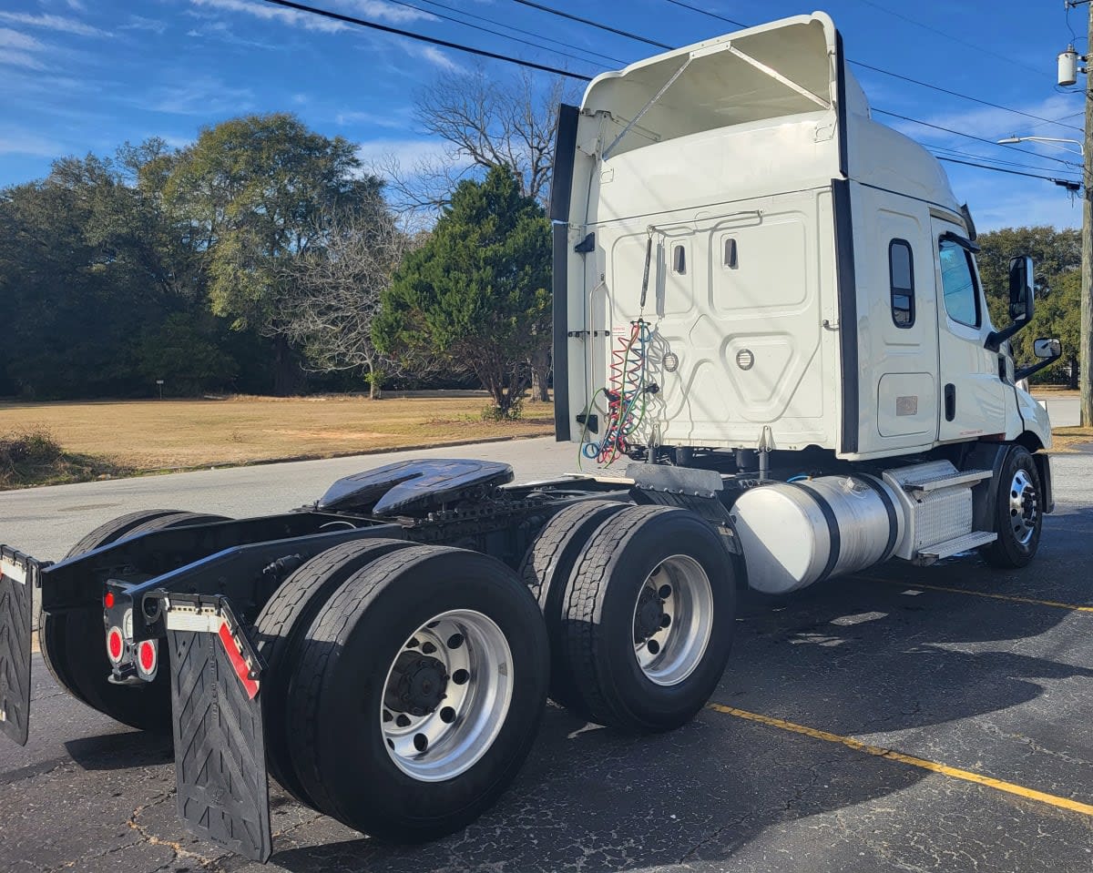 2020 Freightliner Cascadia in Jacksonville, FL — photo 4