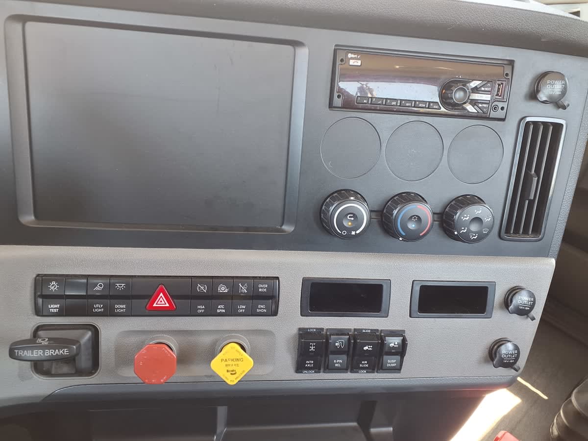 2020 Freightliner Cascadia in Greenville, SC — photo 12