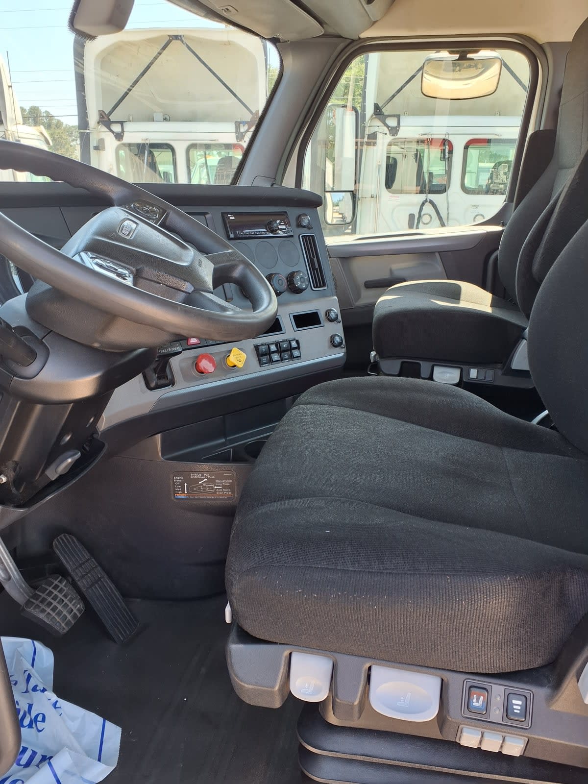 2020 Freightliner Cascadia in Greenville, SC — photo 7