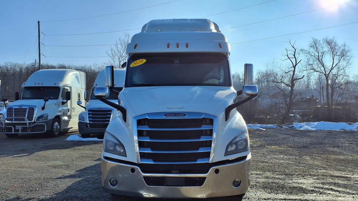 2020 Freightliner Cascadia in West Chester, OH — photo 2