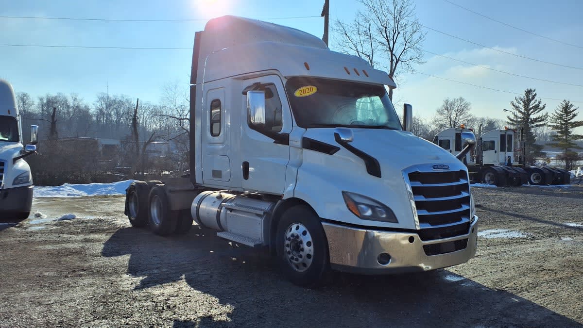 2020 Freightliner Cascadia in West Chester, OH — photo 3