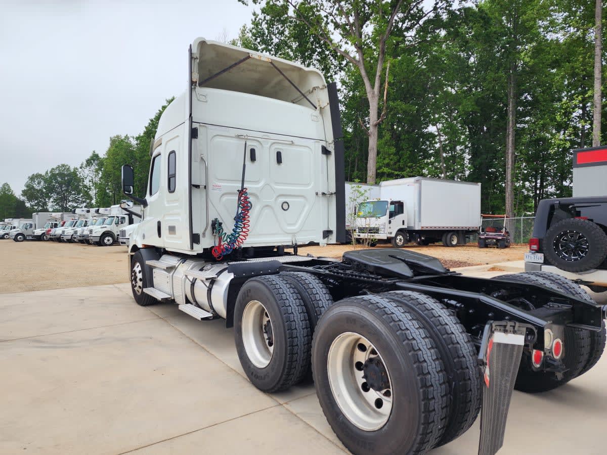 2020 Freightliner Cascadia in Greensboro, NC — photo 6