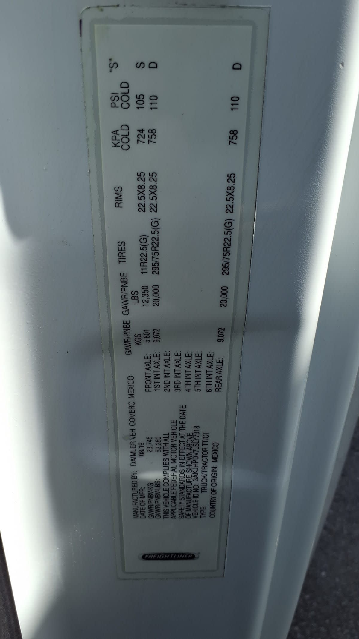 2020 Freightliner Cascadia in West Chester, OH — photo 10