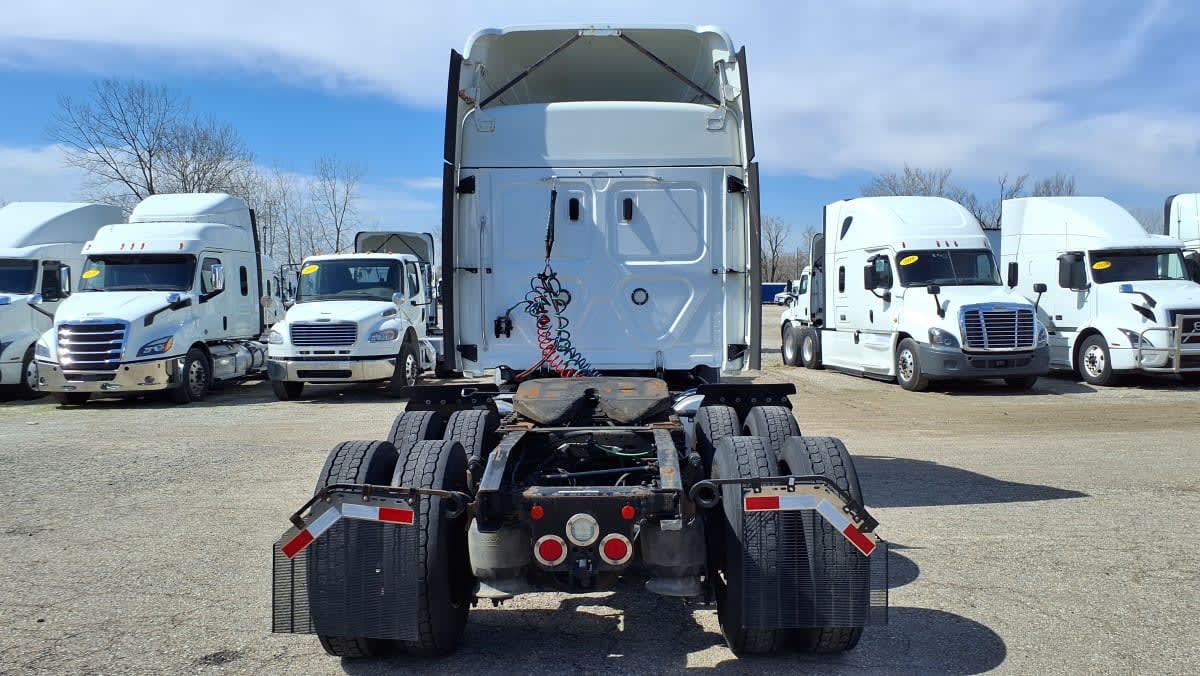 2020 Freightliner Cascadia in West Chester, OH — photo 5