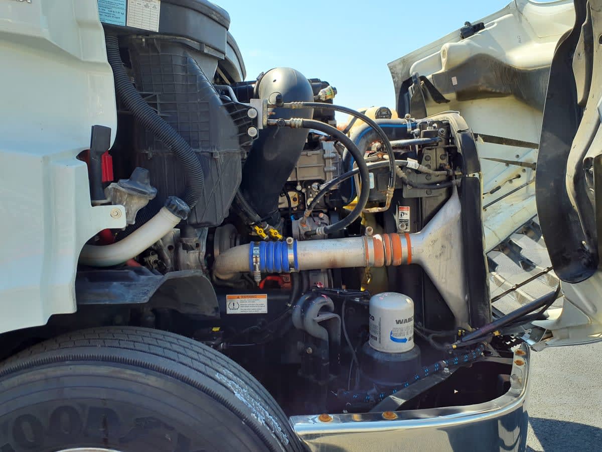 2020 Freightliner Cascadia in Clarksville, IN — photo 11