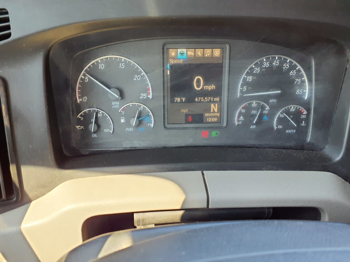 2020 Freightliner Cascadia in Clarksville, IN — photo 17